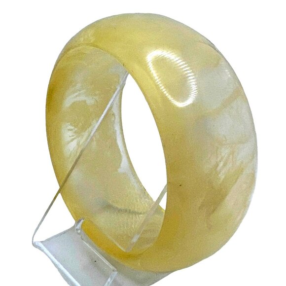 Vintage Retro Mod Bangle Bracelet Translucent Marble Swirl Lucite Off White Bold - Picture 2 of 7